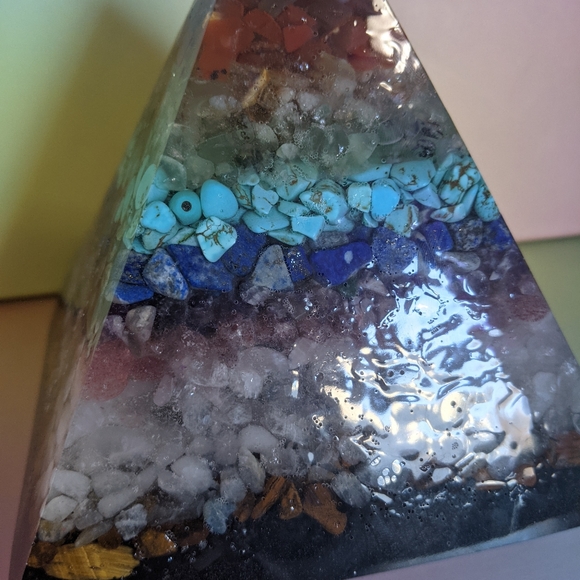 Natural Crystal Stones Resin Pyramid - Picture 8 of 11